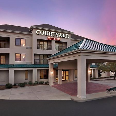 Courtyard By Marriott Topeka Exterior foto